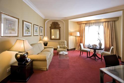 Suite Junior del hotel Carlton. Foto 1