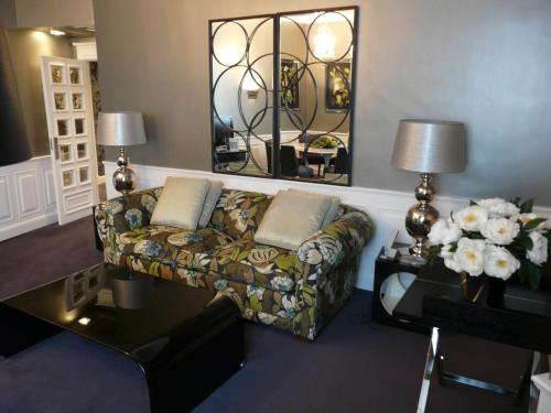 Suite Junior del hotel Carlton. Foto 3