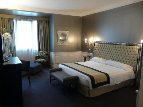Suite Junior del hotel Carlton. Foto 4