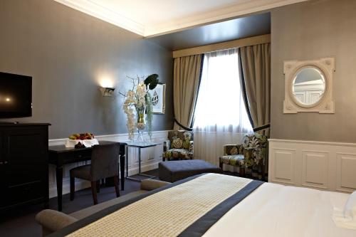 Suite Junior del hotel Carlton. Foto 6