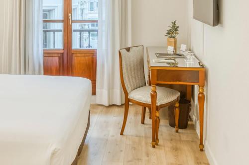 Habitación Doble Básica del hotel Sercotel Arenal Bilbao. Foto 2