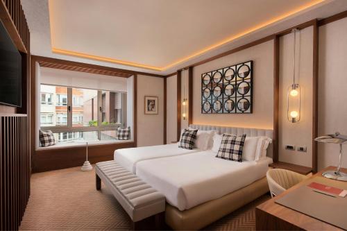 Habitación Doble con vistas a la ciudad - 2 camas del hotel Ercilla De Bilbao, Autograph Collection. Foto 1