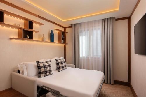 Habitación con sofá cama - Cama extragrande del hotel Ercilla De Bilbao, Autograph Collection. Foto 5