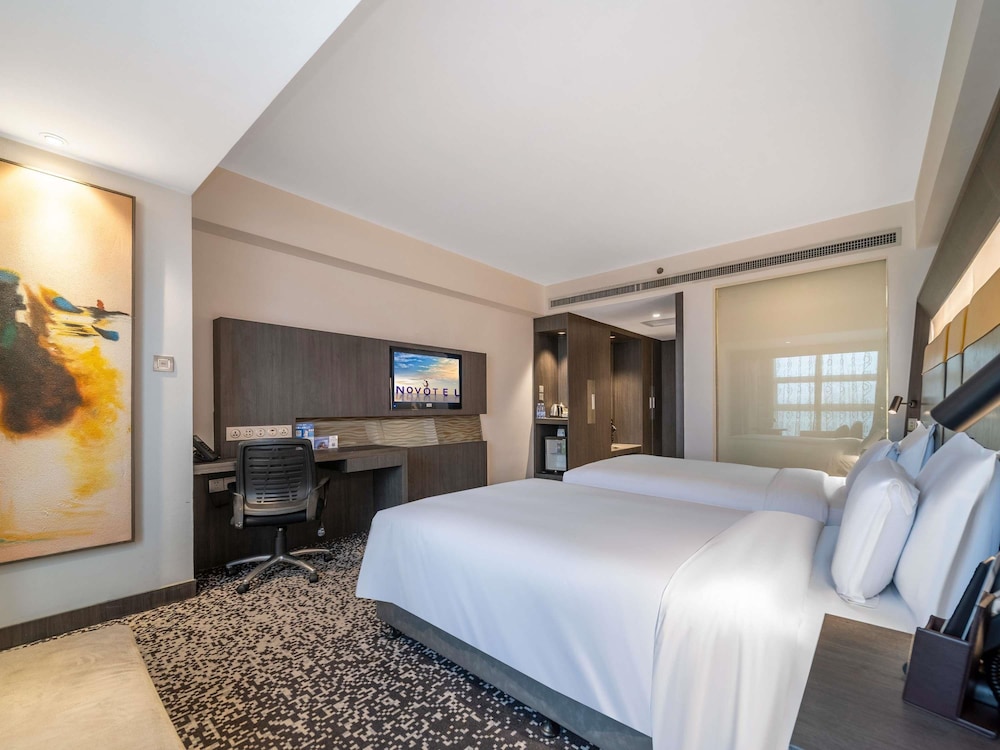 Habitación Superior con Dos Camas Individuales del hotel Novotel Zhengzhou Convention Centre. Foto 3