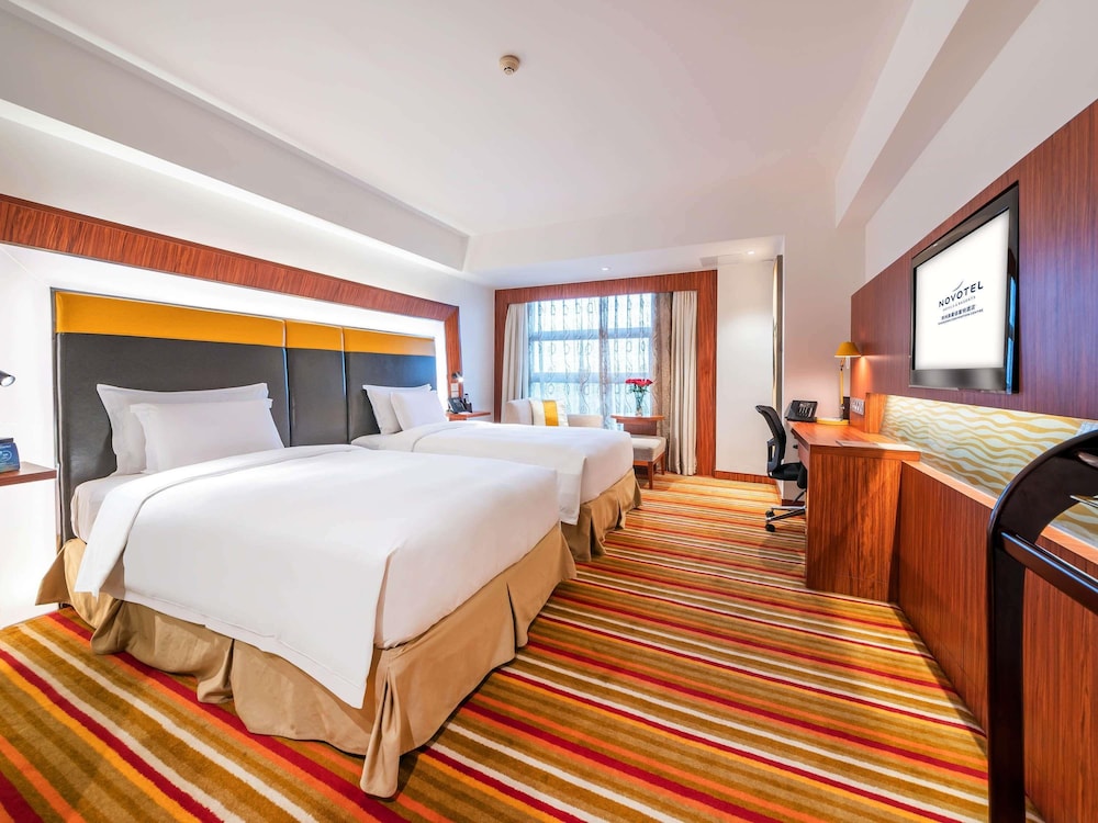 Habitación Superior con Dos Camas Individuales del hotel Novotel Zhengzhou Convention Centre. Foto 4