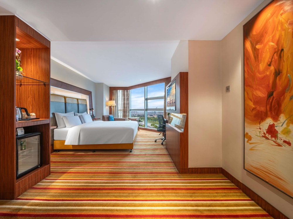 Habitación Premier Piso Ejecutivo con 1 Cama King del hotel Novotel Zhengzhou Convention Centre. Foto 6