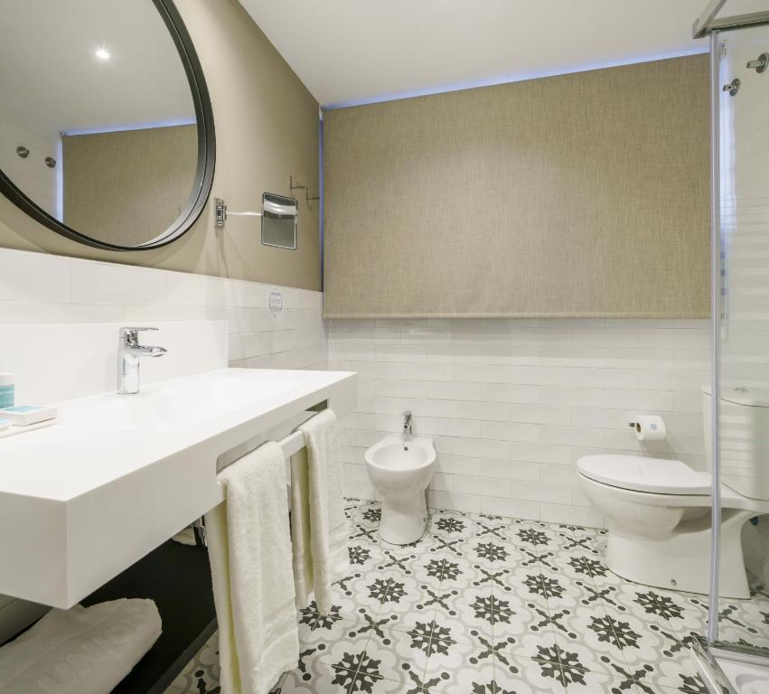 Habitación doble del hotel Ilunion Bilbao. Foto 1