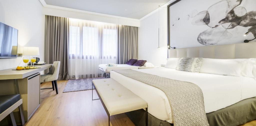 HABITACIÓN PREMIUM CON SUPLETORIA (3 ADULTOS) del hotel Ilunion Bilbao. Foto 2