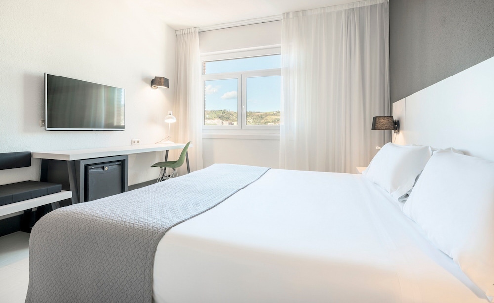 Habitación doble del hotel Ilunion Bilbao. Foto 4