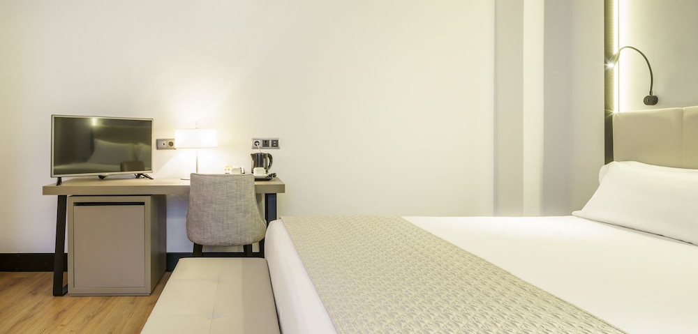 Habitación Premium doble del hotel Ilunion Bilbao. Foto 2