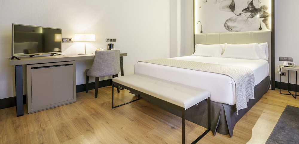 Habitación Premium doble del hotel Ilunion Bilbao. Foto 3
