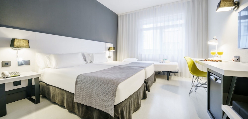Habitación Triple, del hotel Ilunion Bilbao. Foto 3
