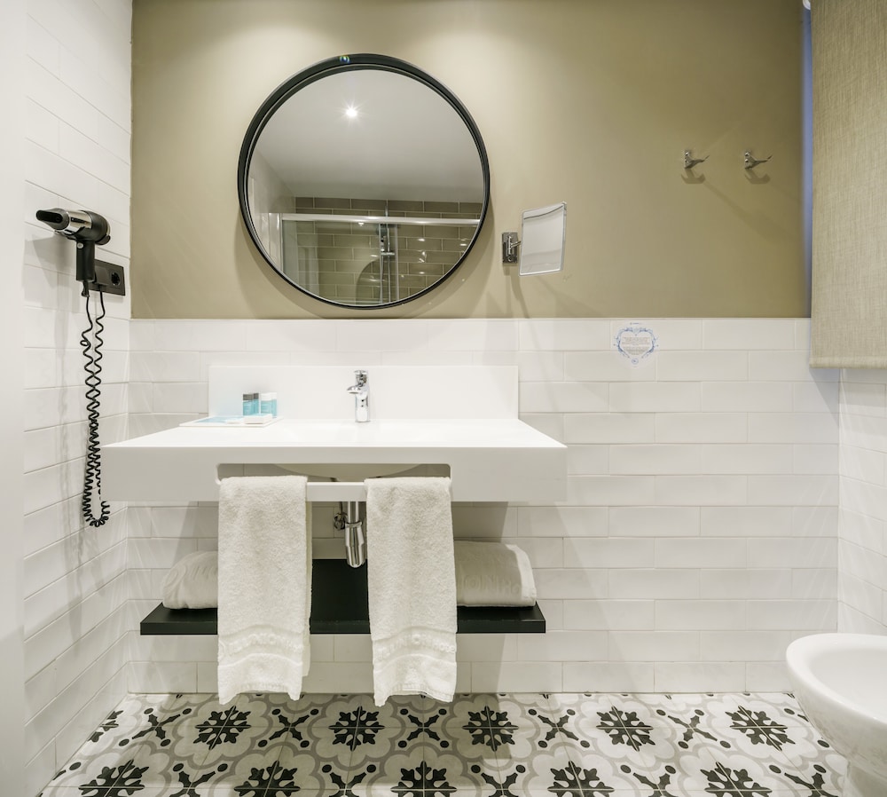 Habitación Triple, del hotel Ilunion Bilbao. Foto 5