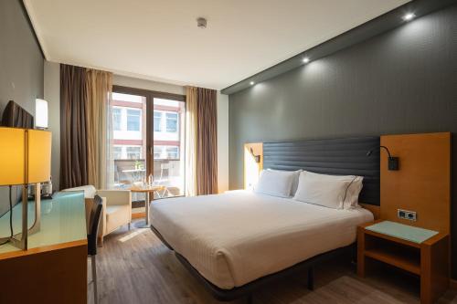 Habitación Doble con terraza - 1 o 2 camas del hotel Eurostars Indautxu. Foto 5