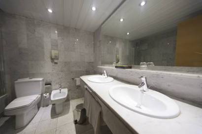 Habitación doble Confort del hotel Silken Indautxu Bilbao. Foto 1