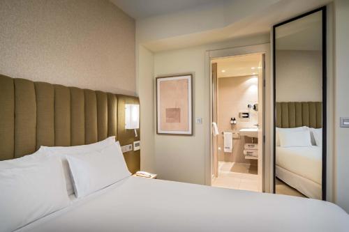 Habitación Individual Deluxe del hotel Barceló Bilbao Nervión. Foto 1