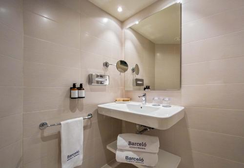 Habitación Individual Deluxe del hotel Barceló Bilbao Nervión. Foto 4