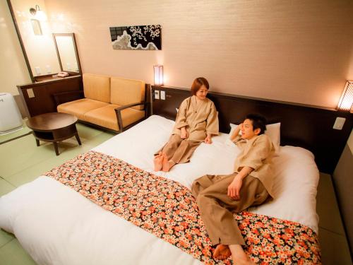 Habitación Doble Deluxe con ducha del hotel Hida Hanasatonoyu Takayama Ouan. Foto 1