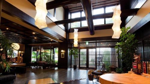 Habitación Doble Deluxe con ducha del hotel Hida Hanasatonoyu Takayama Ouan. Foto 2