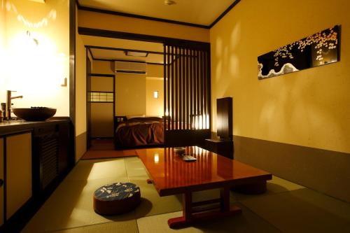 Habitación Doble de estilo japonés occidental del hotel Hida Hanasatonoyu Takayama Ouan. Foto 2