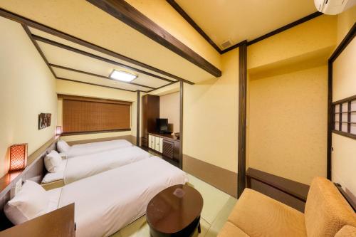 Habitación Triple de estilo japonés del hotel Hida Hanasatonoyu Takayama Ouan. Foto 2