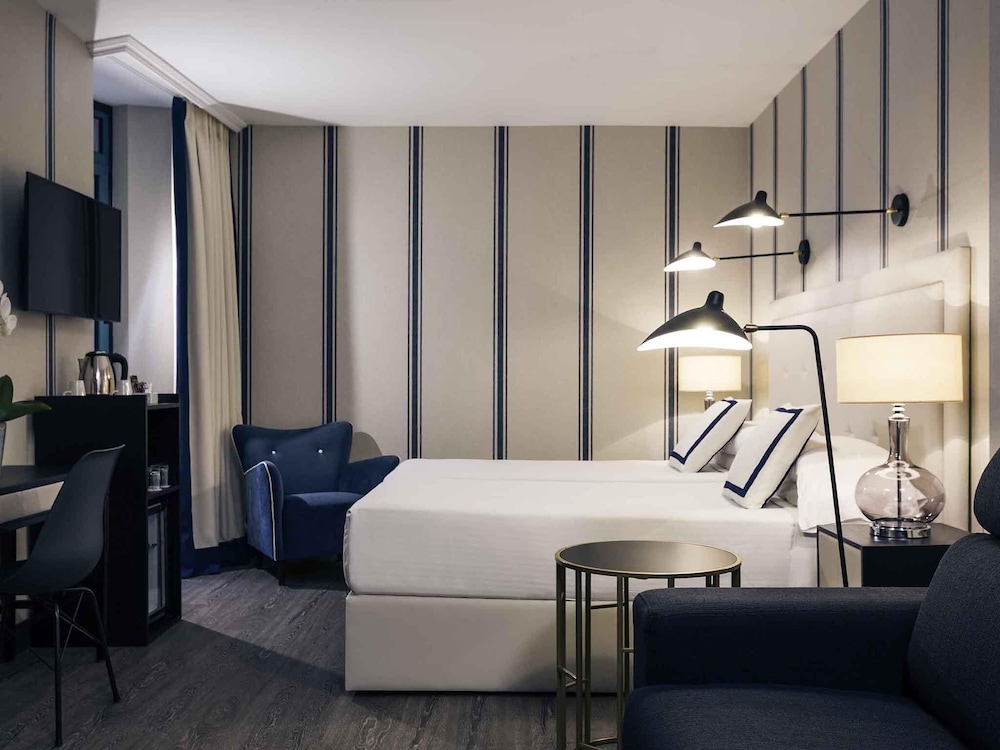 Habitación triple del hotel Mercure Bilbao Jardines De Albia. Foto 4