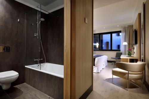 2 Habitaciones Dobles comunicadas del hotel Occidental Bilbao. Foto 1