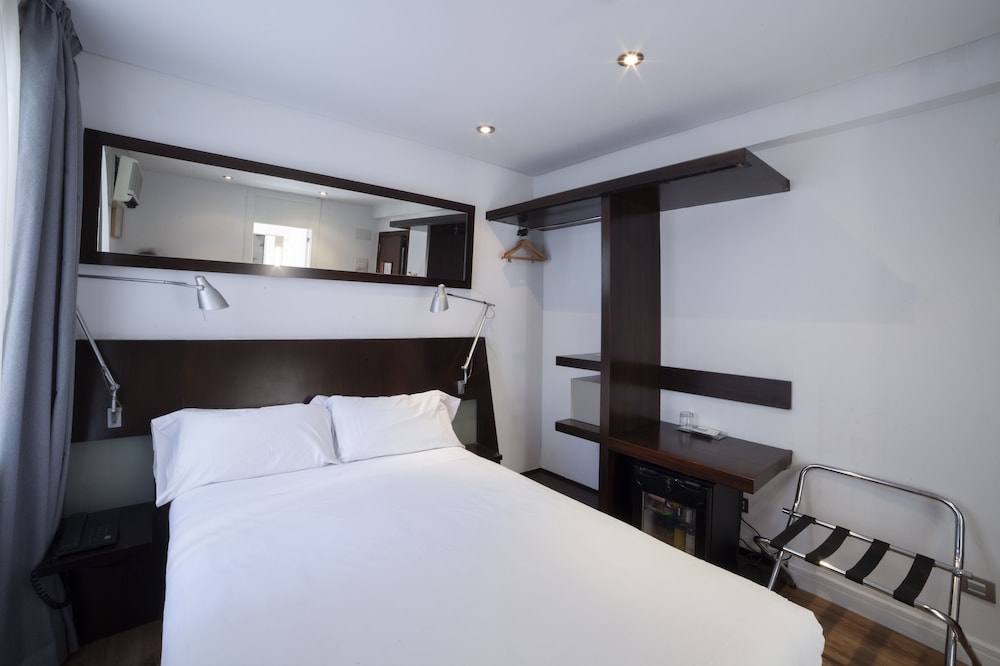 Habitación básica doble del hotel Petit Palace Arana. Foto 3