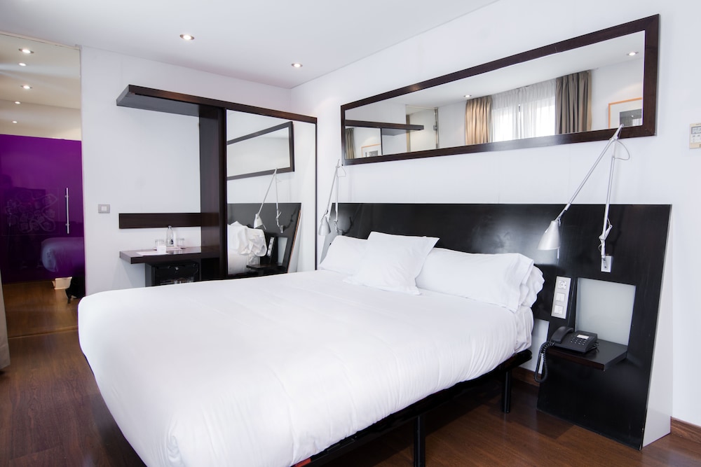 Habitación doble superior, vistas a la ciudad del hotel Petit Palace Arana. Foto 1