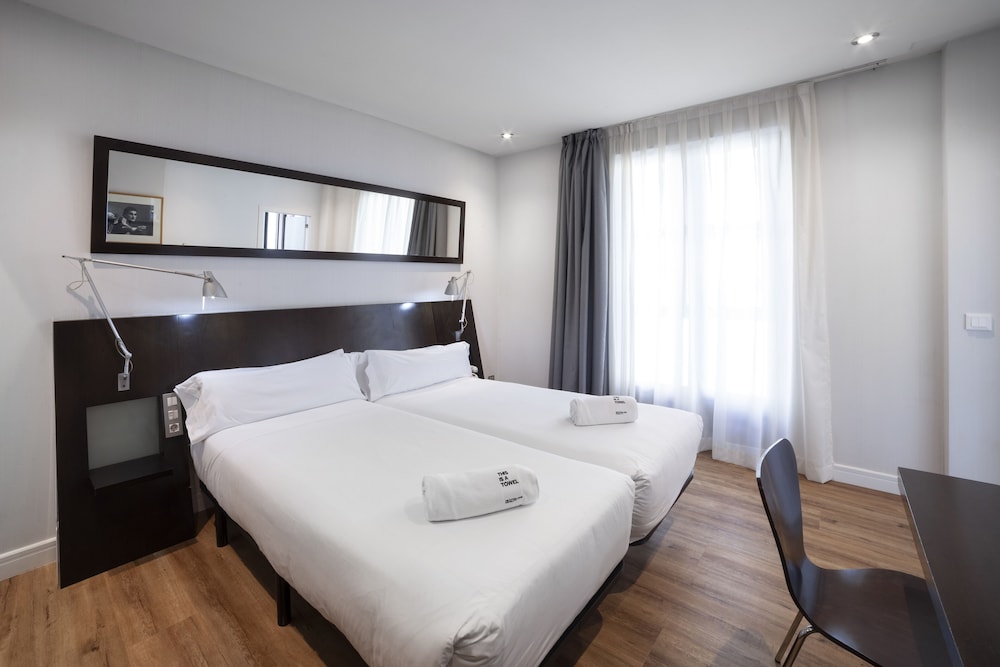 Habitación doble superior, vistas a la ciudad del hotel Petit Palace Arana. Foto 2