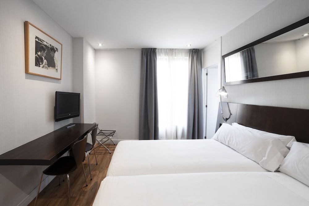 Habitación doble superior, vistas a la ciudad del hotel Petit Palace Arana. Foto 5