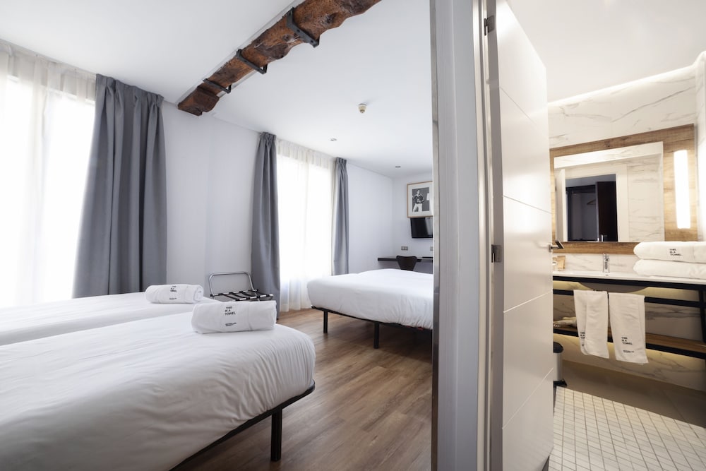 Habitación cuádruple del hotel Petit Palace Arana. Foto 2