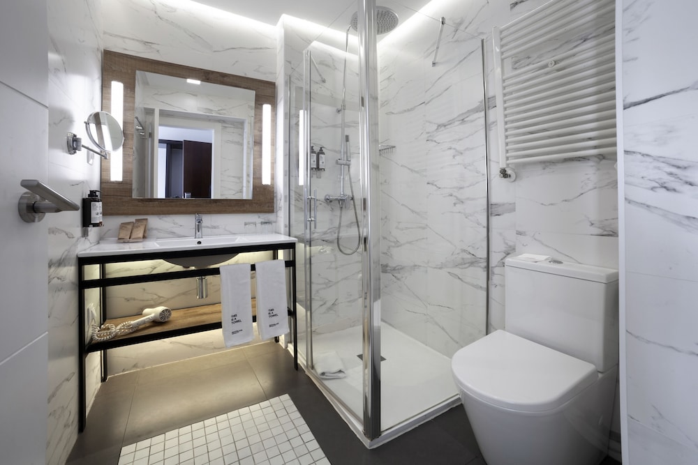 Habitación cuádruple del hotel Petit Palace Arana. Foto 4