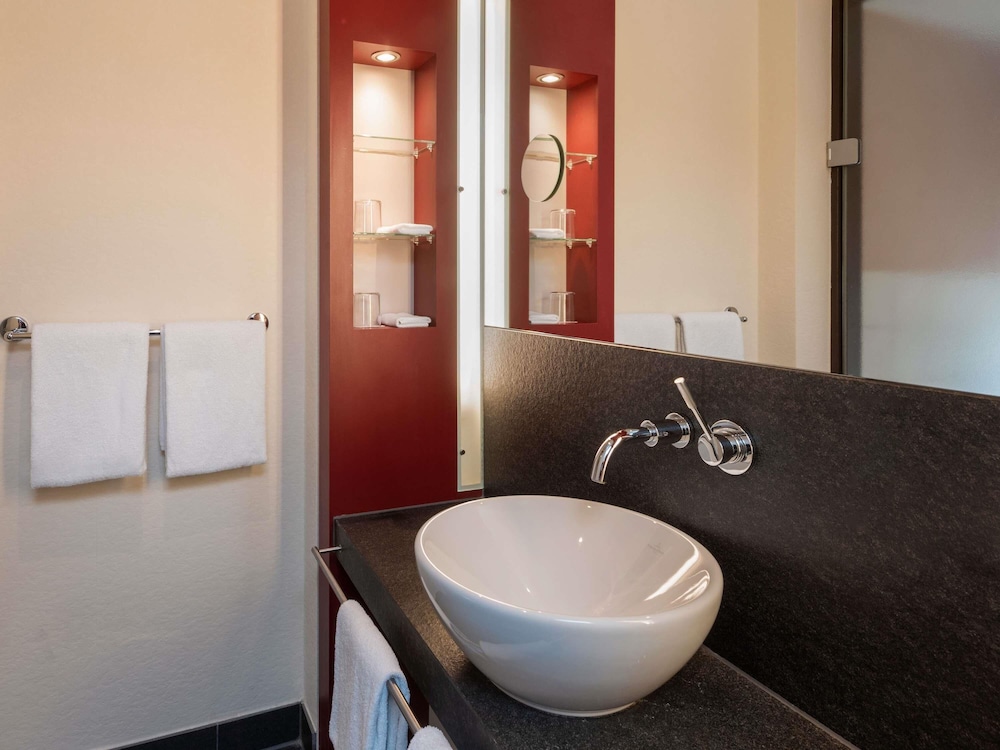 Habitación superior, 1 cama de matrimonio del hotel Mövenpick Münster Am Aasee. Foto 3