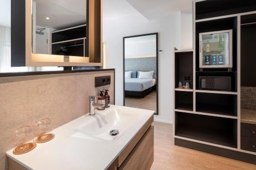 Habitación Innside con vistas a la ciudad del hotel Innside By Meliá Zaragoza. Foto 4