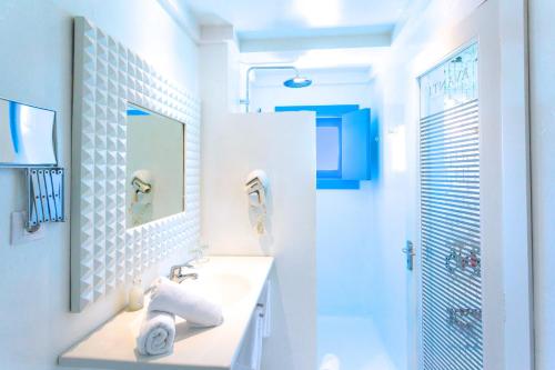 Habitación Doble con terraza y vistas laterales al mar del hotel Avanti Boutique Fuerteventura