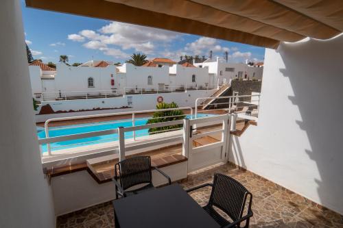 Apartamento con vistas a la piscina del hotel Las Casitas de Corralejo. Foto 1