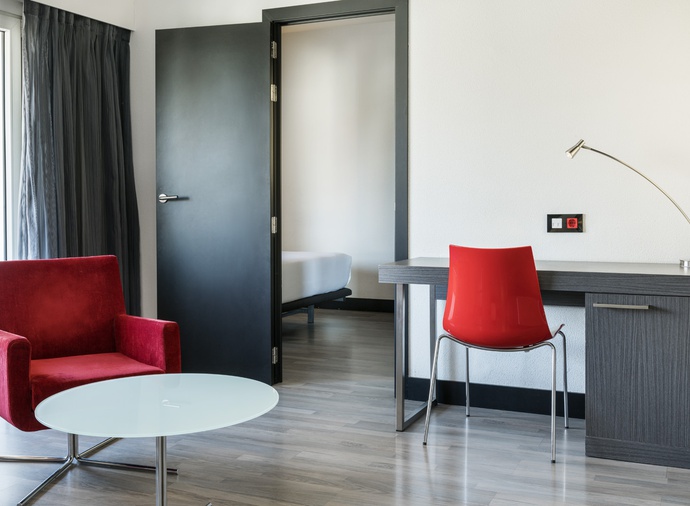 Habitación cuádruple del hotel Ilunion Romareda. Foto 1