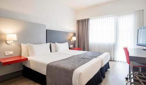 Habitación Doble Clásica - 1 o 2 camas del hotel Ilunion Romareda. Foto 3
