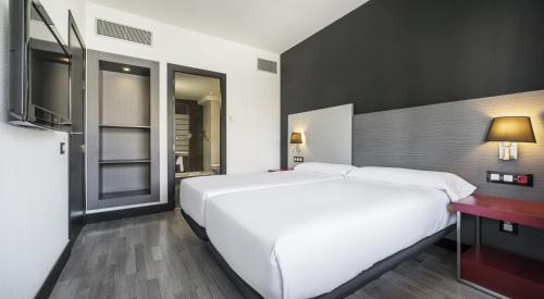 Habitación Doble Superior - 1 o 2 camas del hotel Ilunion Romareda. Foto 4