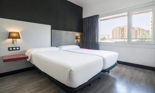 Habitación Doble Superior - 1 o 2 camas del hotel Ilunion Romareda. Foto 7