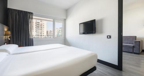 Habitación Doble Superior - 1 o 2 camas del hotel Ilunion Romareda. Foto 8