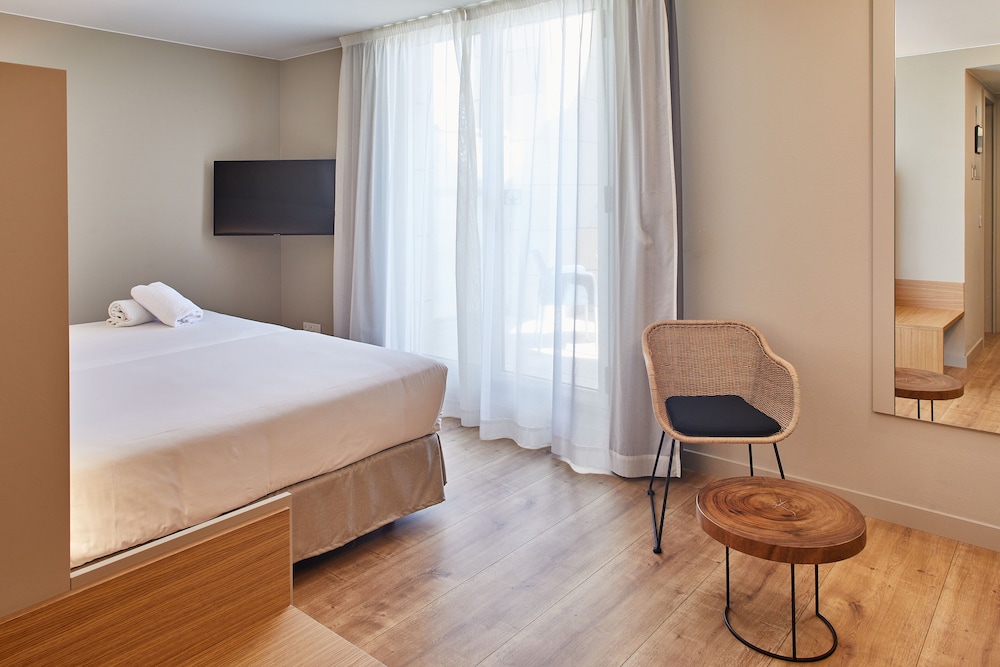 Habitación superior con 1 cama doble o 2 individuales del hotel Silken Reino De Aragón