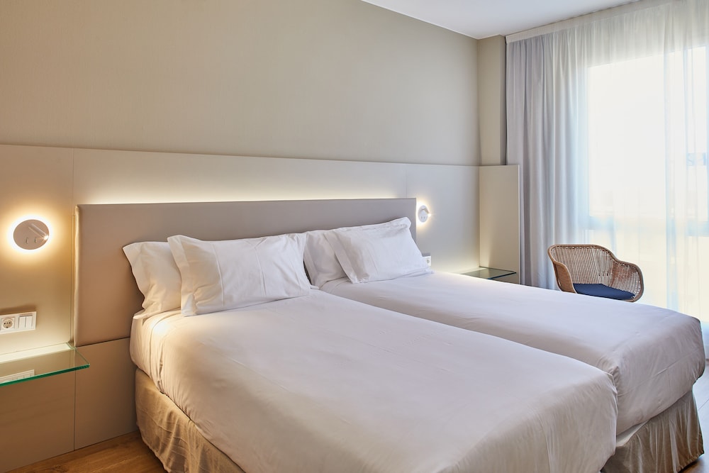 Habitación Confort doble del hotel Silken Reino De Aragón. Foto 3