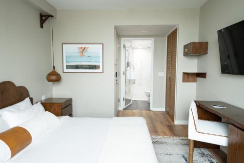 Habitación Estándar - Cama extragrande del hotel CODA Williamsburg. Foto 3