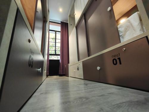 Cama en habitación compartida femenina de 6 camas del hotel Free Hostels Barcelona. Foto 3