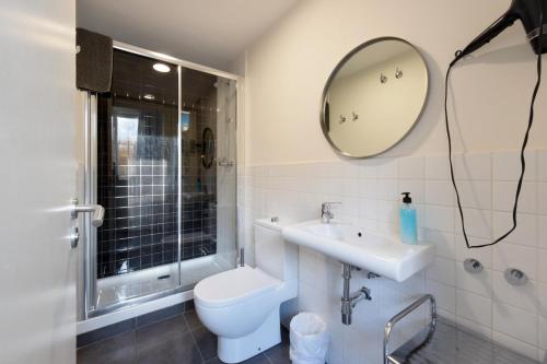 Habitación doble con balcón del hotel Free Hostels Barcelona. Foto 4