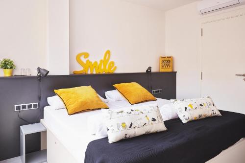 Habitación doble con balcón del hotel Free Hostels Barcelona. Foto 8
