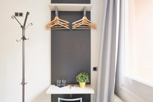Habitación Doble con Cama supletoria del hotel Free Hostels Barcelona. Foto 5