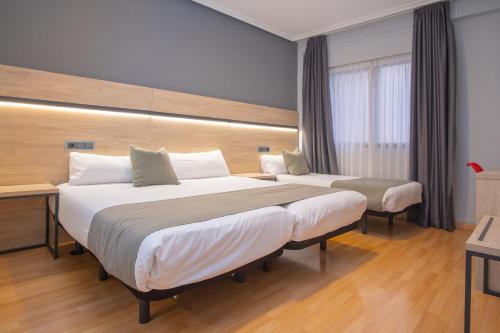 Habitación Triple del hotel VTZ El Príncipe. Foto 2
